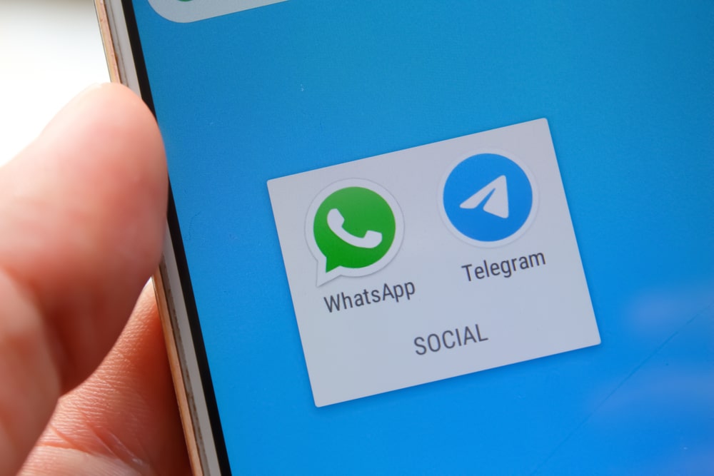 Logo dos aplicativos Telegram e WhatsApp